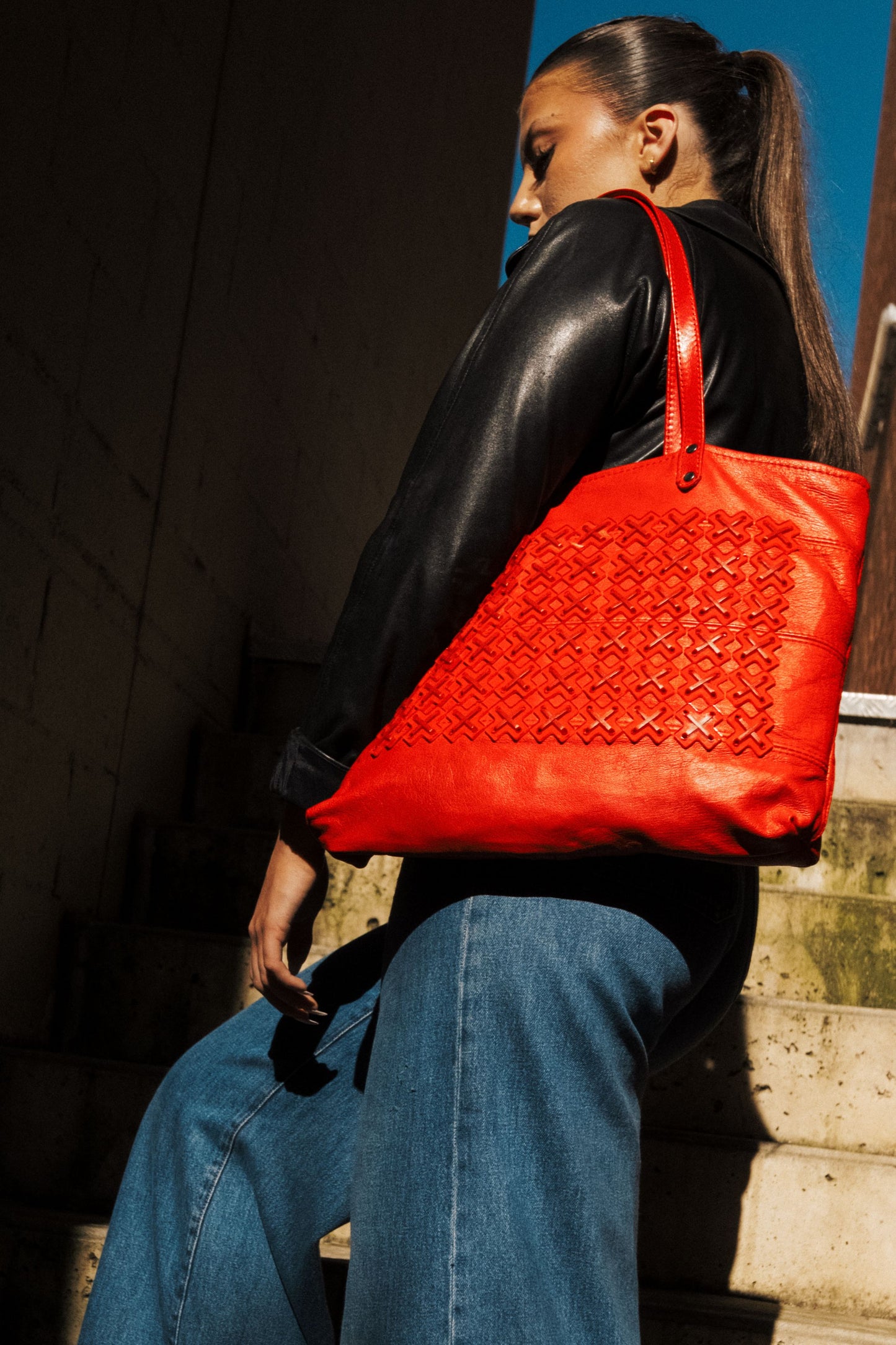 KISS - MEDIUM BAG RED